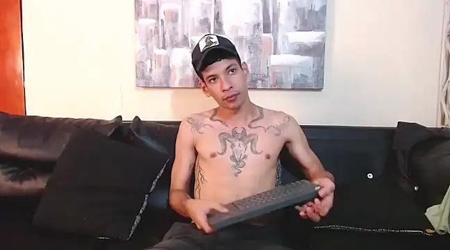 Snapshot of biigjhonny chatting on 02/11/25, 02:35 biigjhonny online show from 02/11/25, 02:35