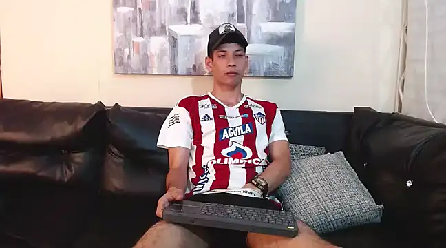 Snapshot of biigjhonny chatting on 02/16/25, 02:31 biigjhonny online show from 02/16/25, 02:31