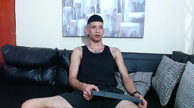 Snapshot of biigjhonny chatting on 02/19/25, 02:23 biigjhonny online show from 02/19/25, 02:23