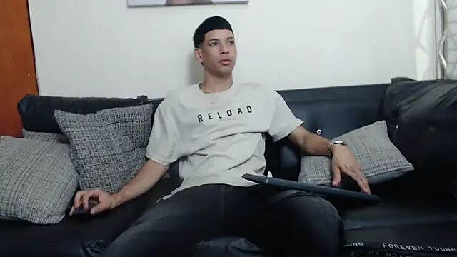 Snapshot of biigjhonny chatting on 09/14/25, 02:33 biigjhonny online show from 09/14/25, 02:33