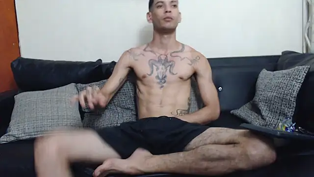 Snapshot of biigjhonny chatting on 10/01/25, 02:06 biigjhonny online show from 10/01/25, 02:06