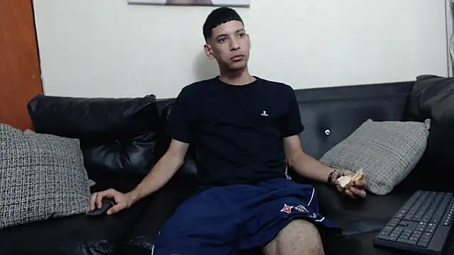 Snapshot of biigjhonny chatting on 10/04/25, 02:42 biigjhonny online show from 10/04/25, 02:42