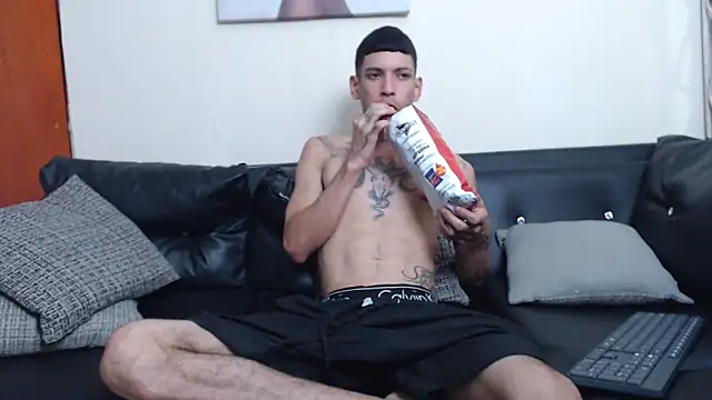 Snapshot of biigjhonny chatting on 10/26/25, 03:56 biigjhonny online show from 10/26/25, 03:56