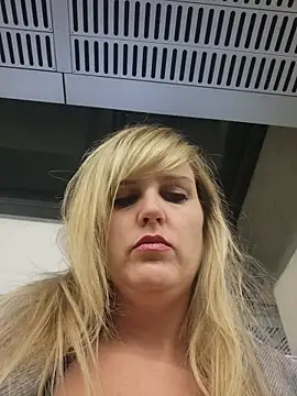 Sexybiene969 online show from 11/11/25, 05:24