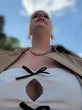 Sexybiene969 online show from 04/22/26, 04:08