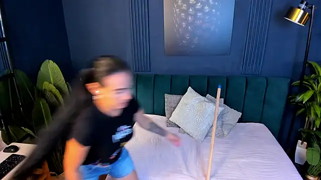 scarlet edwars online show from 02/11/25, 01:20