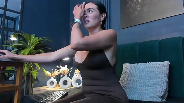 scarlet edwars online show from 09/10/25, 08:53