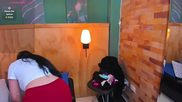 scarlet edwars online show from 11/15/25, 12:02