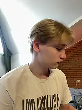 Julian wins online show from 03/20/25, 10:21