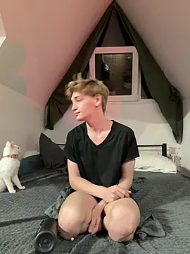 Julian wins online show from 03/22/25, 10:48