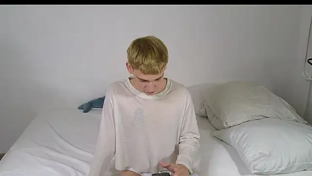 Julian wins online show from 02/06/26, 04:54