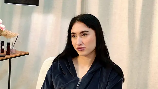 LynnaHandley online show from 02/07/25, 12:50