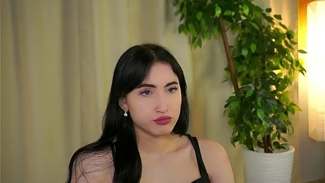 LynnaHandley online show from 02/17/25, 05:47