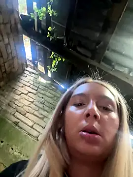 hotamanda01 online show from 10/26/25, 11:27