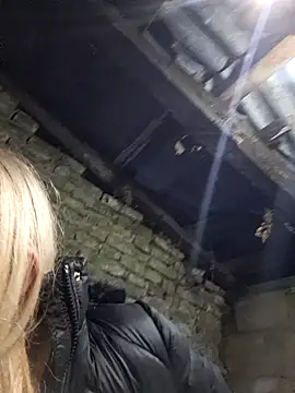 hotamanda01 online show from 11/12/25, 09:14