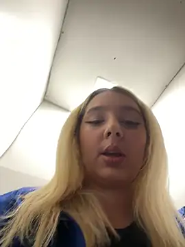 hotamanda01 online show from 12/13/25, 09:31