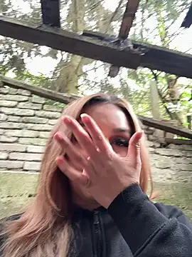 hotamanda01 online show from 04/21/26, 12:33