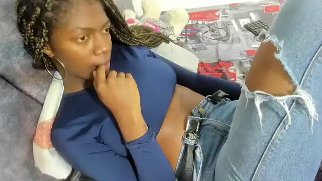 enyelsalas2 online show from 11/25/25, 01:16