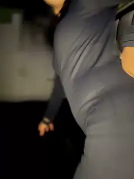 Laura-Khalifa online show from 04/22/26, 04:37