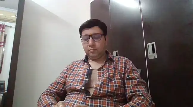 Snapshot of innocentboy1987 chatting on 03/17/25, 04:40 innocentboy1987 online show from 03/17/25, 04:40