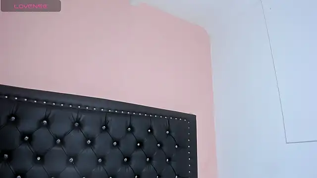 nina caster online show from 02/12/25, 03:51