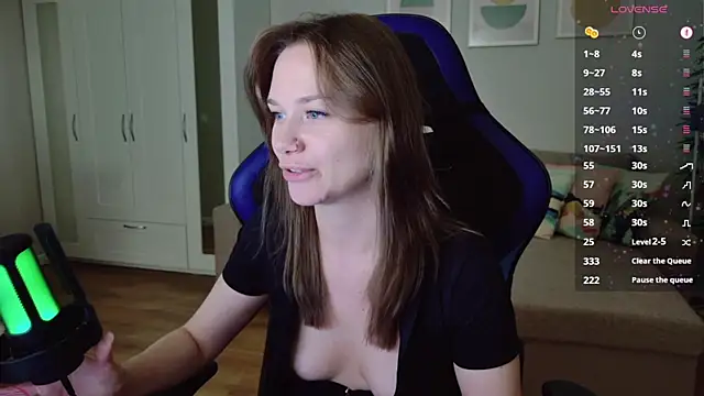 Snapshot of alexa_feels_ chatting on 07/10/26, 04:09 alexa feels online show from 07/10/26, 04:09