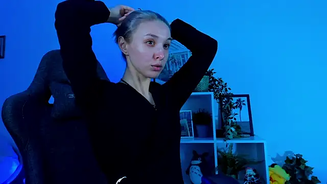 Snapshot of PhilippaAdamas chatting on 02/12/25, 02:43 PhilippaAdamas online show from 02/12/25, 02:43