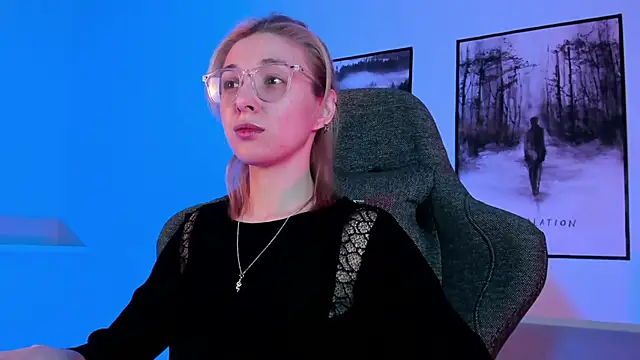 Snapshot of PhilippaAdamas chatting on 03/06/25, 02:41 PhilippaAdamas online show from 03/06/25, 02:41