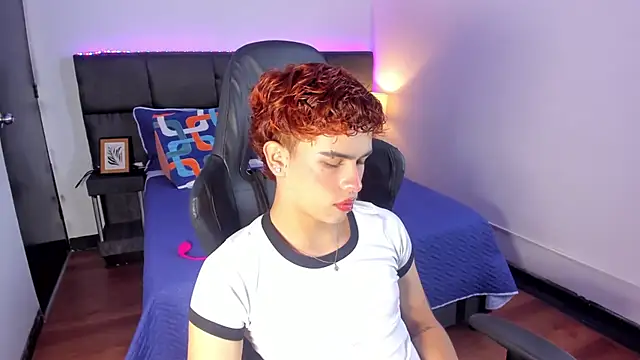 Aiiden 15 online show from 12/05/25, 12:58