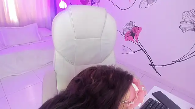 Snapshot of Isabela_Fiorelli chatting on 02/21/25, 12:06 Isabela Fiorelli online show from 02/21/25, 12:06