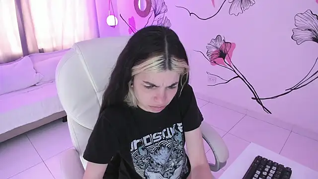 Snapshot of Isabela_Fiorelli chatting on 09/26/25, 01:15 Isabela Fiorelli online show from 09/26/25, 01:15