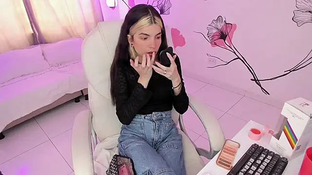 Snapshot of Isabela_Fiorelli chatting on 09/27/25, 05:18 Isabela Fiorelli online show from 09/27/25, 05:18