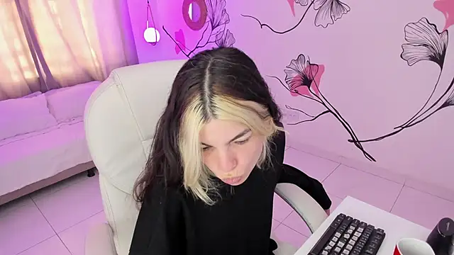 Snapshot of Isabela_Fiorelli chatting on 09/28/25, 11:48 Isabela Fiorelli online show from 09/28/25, 11:48