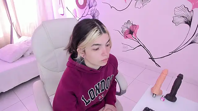 Snapshot of Isabela_Fiorelli chatting on 10/06/25, 01:08 Isabela Fiorelli online show from 10/06/25, 01:08