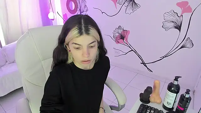 Snapshot of Isabela_Fiorelli chatting on 10/30/25, 07:03 Isabela Fiorelli online show from 10/30/25, 07:03