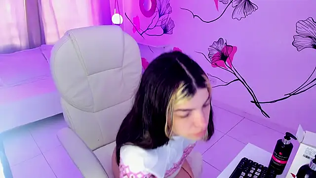 Snapshot of Isabela_Fiorelli chatting on 11/14/25, 01:10 Isabela Fiorelli online show from 11/14/25, 01:10