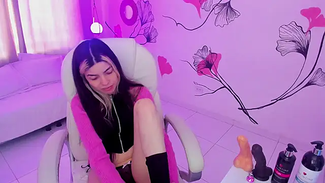 Snapshot of Isabela_Fiorelli chatting on 11/18/25, 01:04 Isabela Fiorelli online show from 11/18/25, 01:04