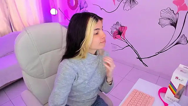 Snapshot of Isabela_Fiorelli chatting on 12/02/25, 01:05 Isabela Fiorelli online show from 12/02/25, 01:05