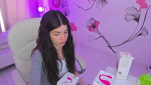 Snapshot of Isabela_Fiorelli chatting on 12/04/25, 01:09 Isabela Fiorelli online show from 12/04/25, 01:09