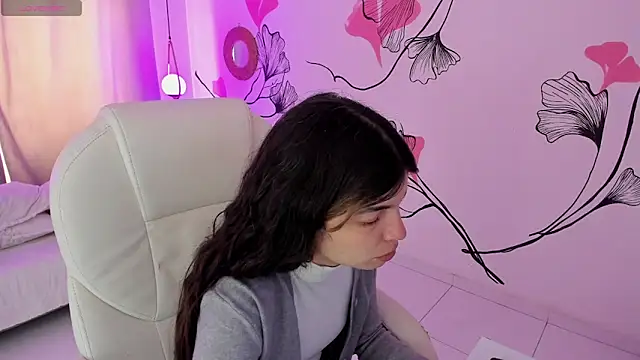 Isabela Fiorelli online show from 04/28/26, 01:27