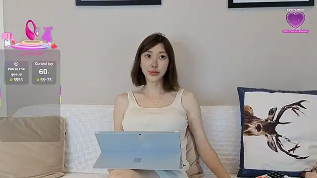 Snapshot of joycemilka chatting on 03/10/25, 05:22 joycemilka online show from 03/10/25, 05:22