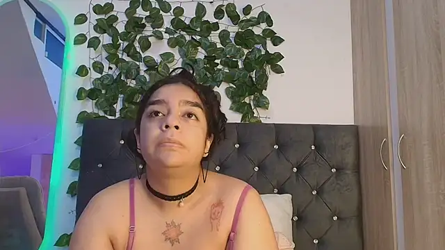 lauravince online show from 06/17/26, 12:02