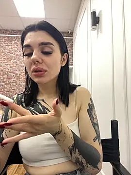 MaeveMoon online show from 10/30/25, 04:14