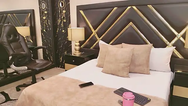 SophieWinsloow online show from 04/23/26, 12:29