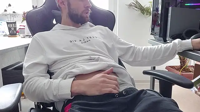 ademandjulia online show from 02/05/26, 12:21