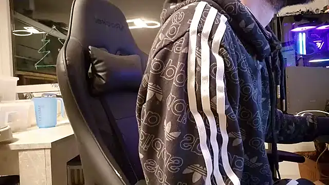 ademandjulia online show from 02/06/26, 09:40