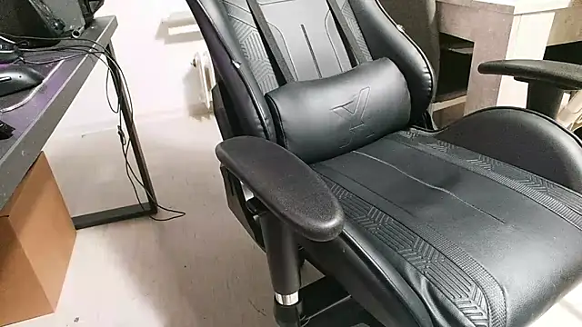 ademandjulia online show from 03/06/26, 06:48