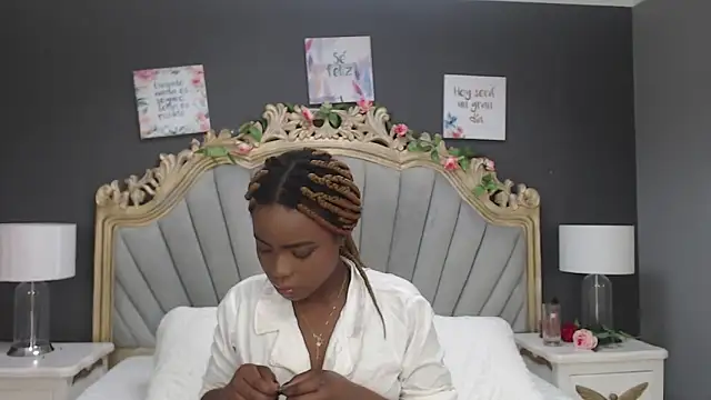 LindaBird online show from 03/22/25, 03:53