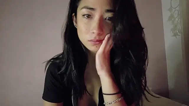 Snapshot of oishii_ambar chatting on 09/20/25, 10:49 oishii ambar online show from 09/20/25, 10:49