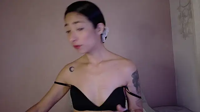 Snapshot of oishii_ambar chatting on 09/24/25, 02:42 oishii ambar online show from 09/24/25, 02:42